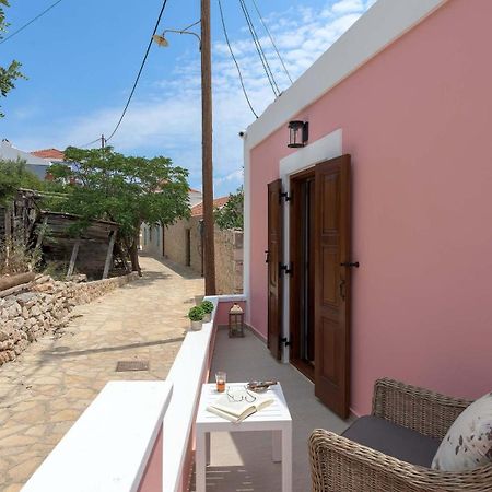 Captain'S Memories Stylish Harbour Apartments Chalki Town Eksteriør billede