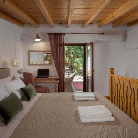 Captain'S Memories Stylish Harbour Apartments Chalki Town Eksteriør billede