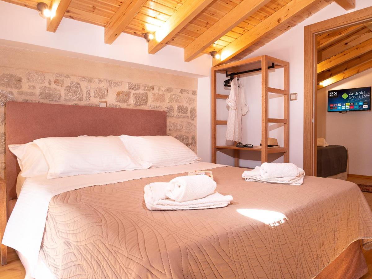 Captain'S Memories Stylish Harbour Apartments Chalki Town Eksteriør billede
