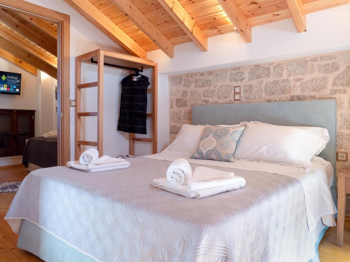 Captain'S Memories Stylish Harbour Apartments Chalki Town Eksteriør billede