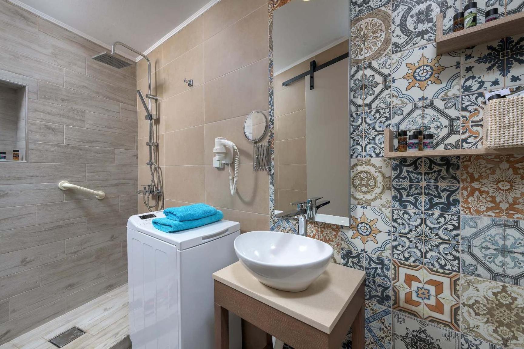 Captain'S Memories Stylish Harbour Apartments Chalki Town Eksteriør billede